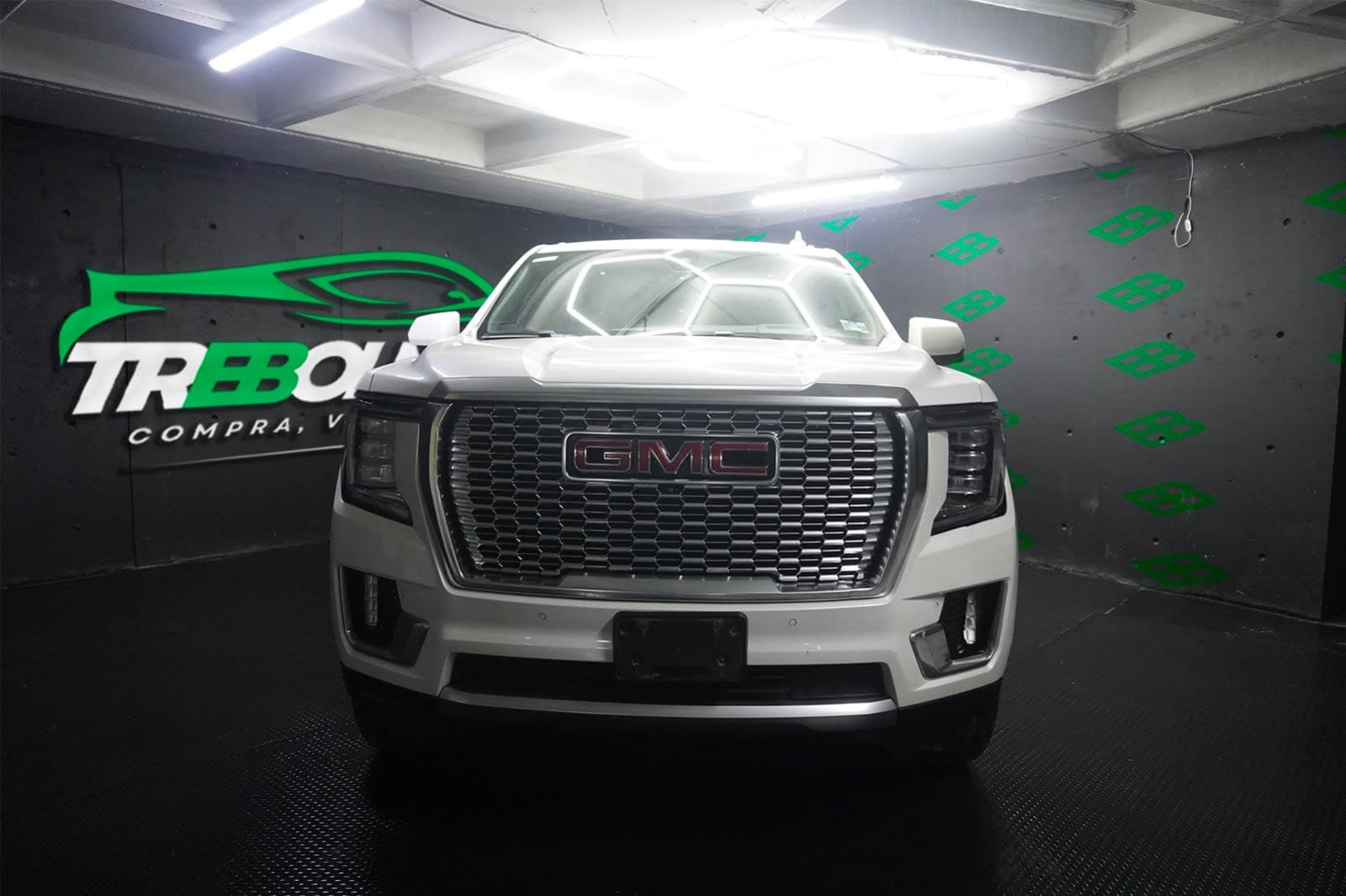 GMC Yukon XL Denali - Imagen 1